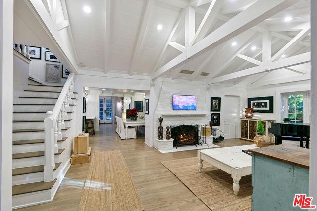 Building Photo - 1760 Nichols Canyon Rd