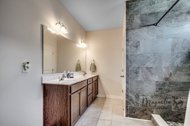 Building Photo - Beautiful Home for Rent 5 bed 3.5 bath
