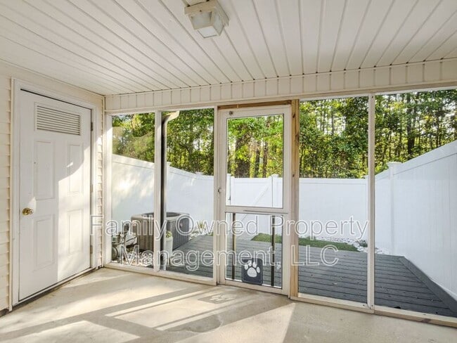 Building Photo - 502 Tree Branch Cir