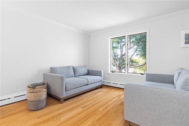 Building Photo - 331 Third Beach Rd