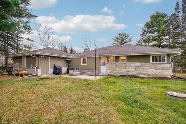 Building Photo - N45W24568 Lindsay Rd