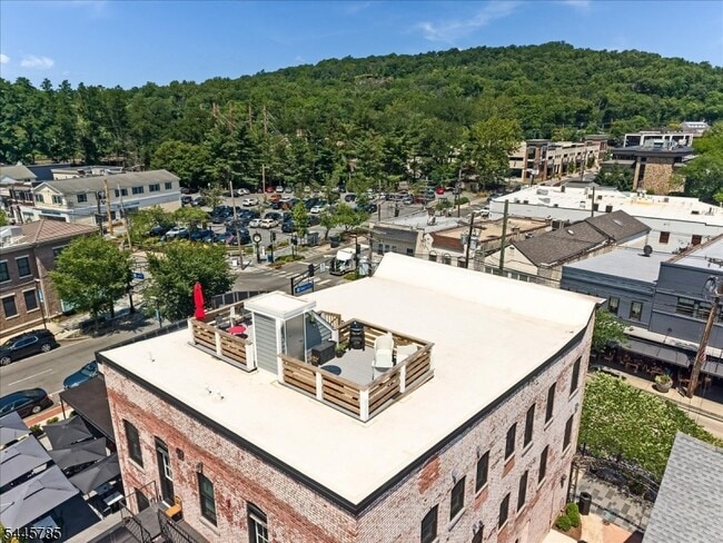 Building Photo - 35 Main St