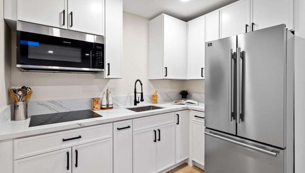 Kitchenette - 4664 E Talmadge Dr