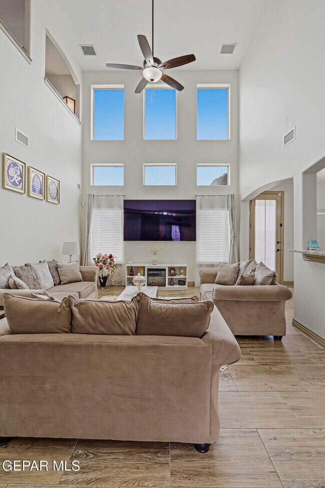 Building Photo - 12081 Silver Crown