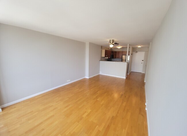 Building Photo - 5415 N Sheridan Rd