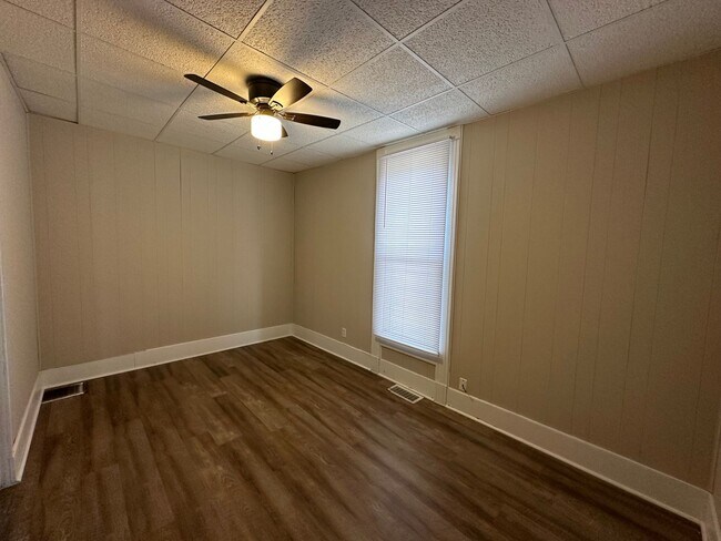 Building Photo - Recently Renovated 3BR/1BA Home in New Albany!