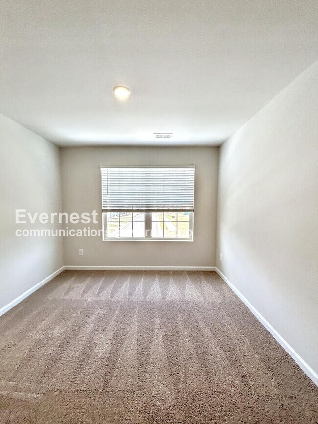 Building Photo - 2150 Willow Gln Dr
