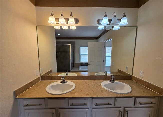 Building Photo - 2246 Waukegan Dr