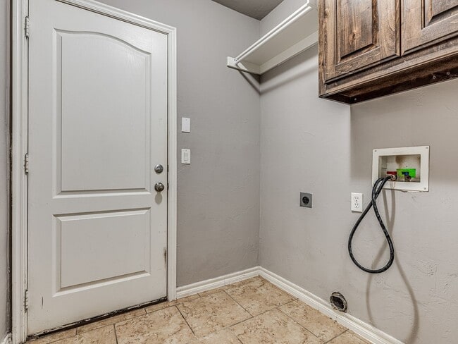 Building Photo - 3 Bed 2 Bath - Deer Creek Schools!