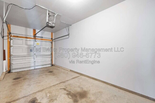 Building Photo - 14054 Singleleaf Lane