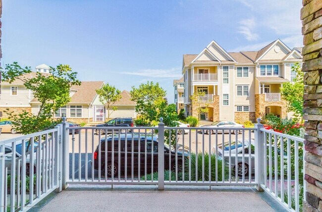 Building Photo - 22 Cooper Ave