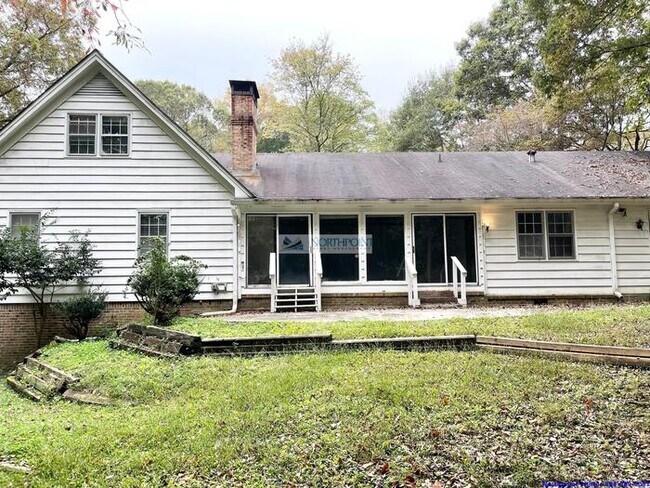 Building Photo - 5BR 3.5BA Stunning Home w/ Kitchen Suite • Garage + Carport in Marietta