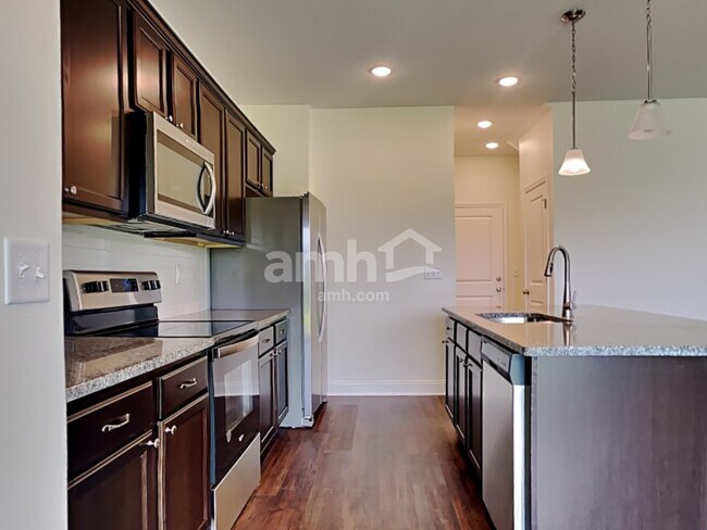 Building Photo - 390 Banyan Frst Dr