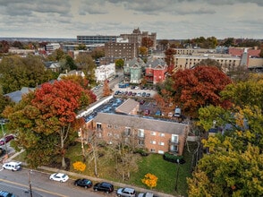 Building Photo - The Oaks