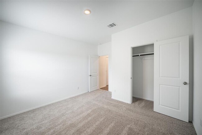 Building Photo - 117 Prairie Dog Town Dr