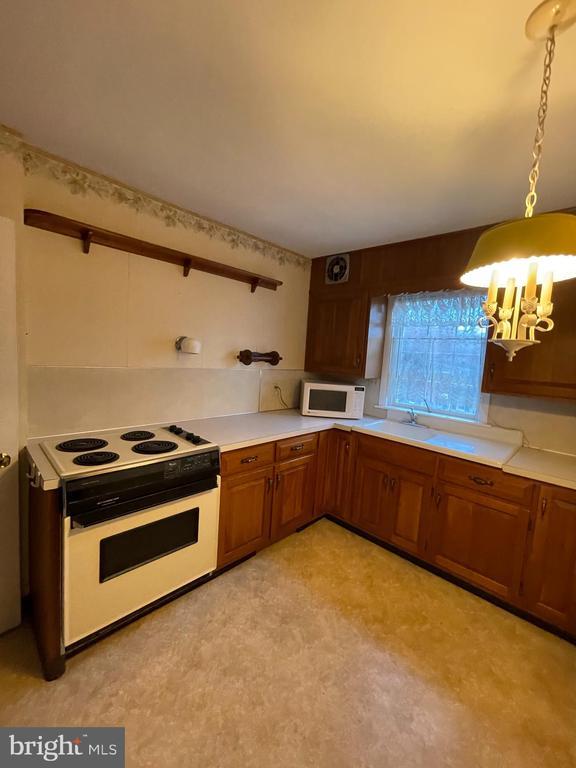 Building Photo - 435 Sycamore Rd