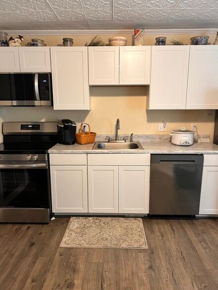 Building Photo - 565 White Mountain Hwy