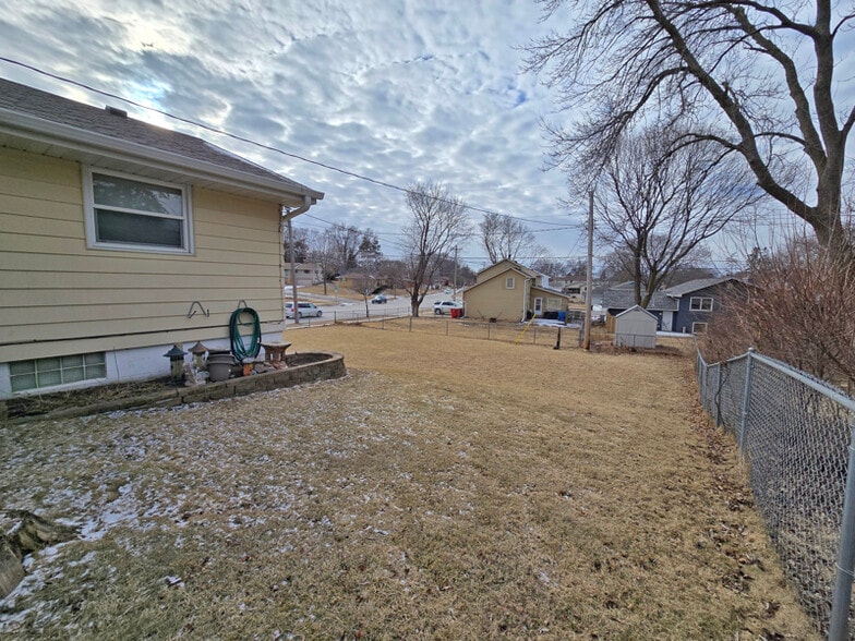 Building Photo - 725 Elton Hills Dr NW