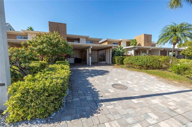 Building Photo - 800 Madonna Blvd