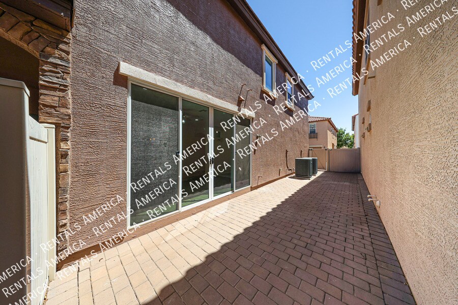 Building Photo - 886 S Brewer Dr