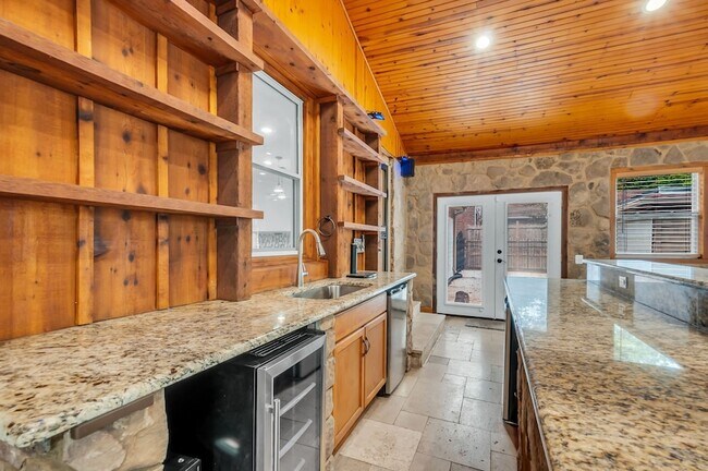Building Photo - 7453 Harrow Dr