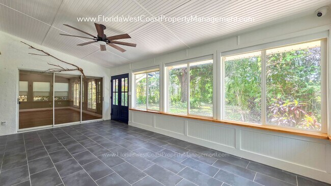 Building Photo - IMPRESSIVE 3 BEDROOM/2 BATH SARASOTA HOME! SUPER LOCATION! PET FRIENDLY!
