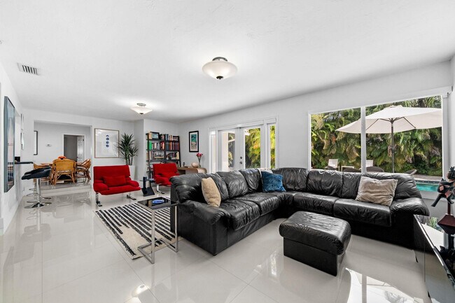 Building Photo - 326 Seven Isles Dr