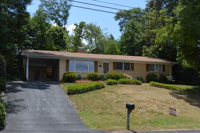 Building Photo - 127 Freedom Dr