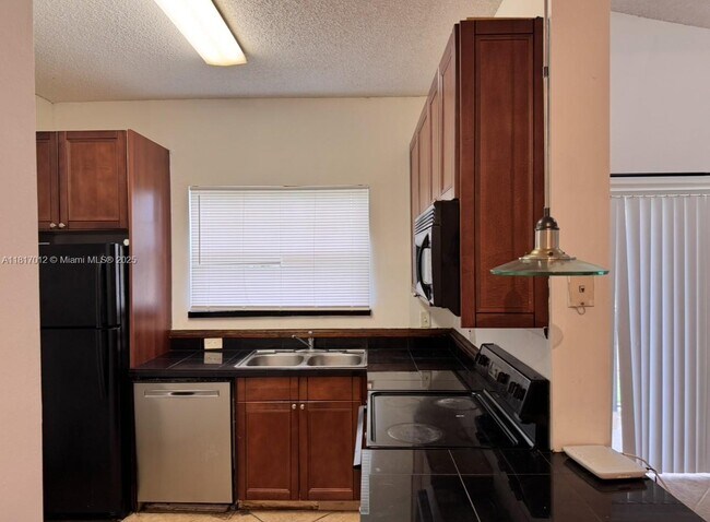 Building Photo - 891 Cypress Park Way