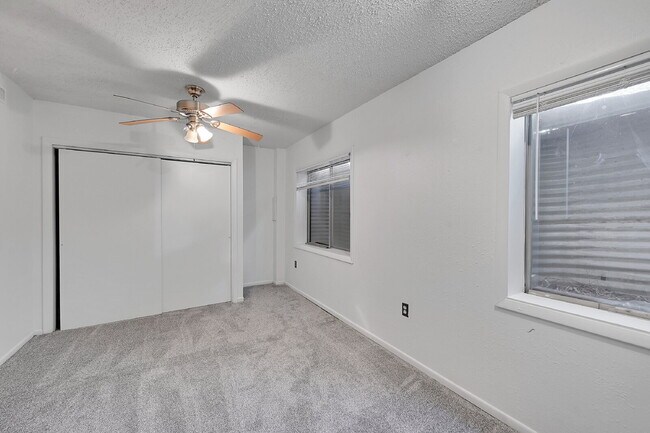 Building Photo - $2,085.00 - $500 OFF First Months' Rent - 3 Bedrooms, 2 Bathrooms Townhouse in Aurora with Washer...