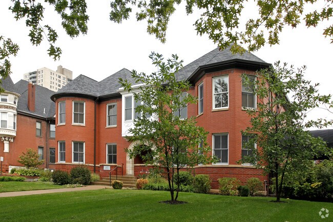 Building Photo - 4371 W Pine Blvd