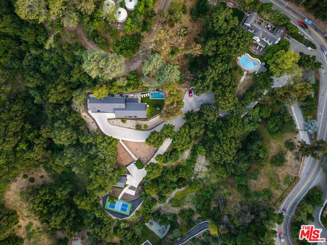 Building Photo - 3140 Coldwater Canyon Ave