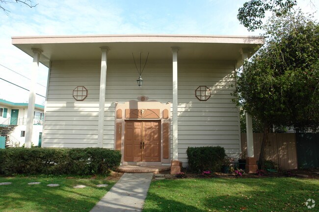 Building Photo - 3689 Bridgeport Court