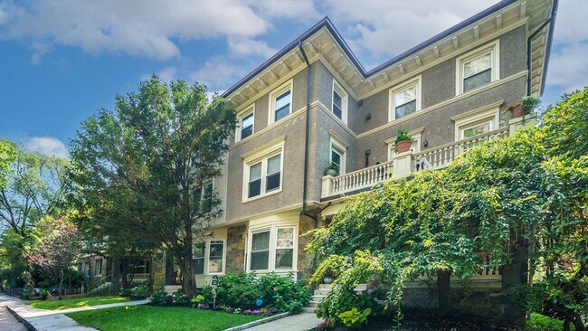 Primary Photo - 21 Regent Cir