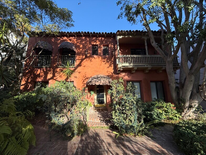 Primary Photo - 840 Huntley Dr