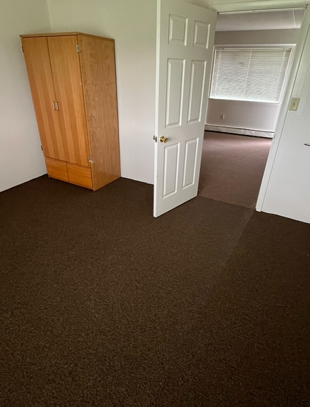 Building Photo - 49 W Main St