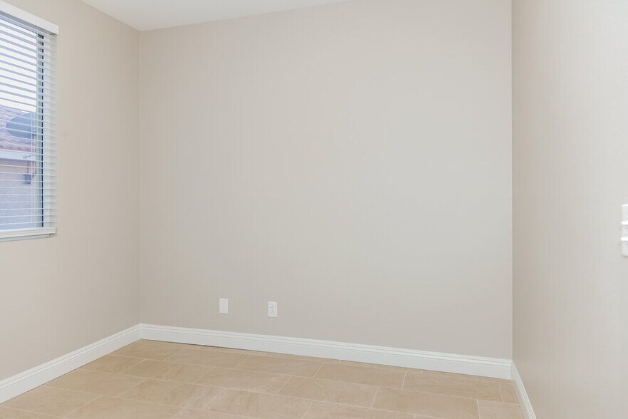 Building Photo - 486 Kirkstone Way