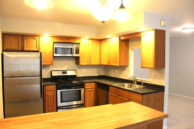 Building Photo - 38 Woodhill Rd