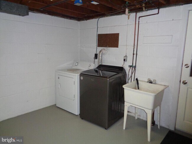 Building Photo - 1620 Trebor Ct