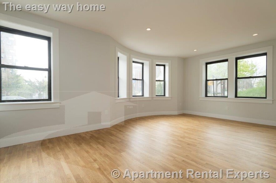 Building Photo - 123 Highland Ave