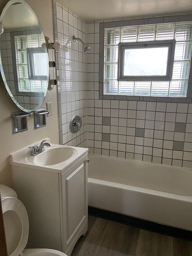 Building Photo - NICE 3BR SINGLE FAMILY, BRICK, CLOSE TO EVERYTHING, BASEMENT, YARD, GARAGE1