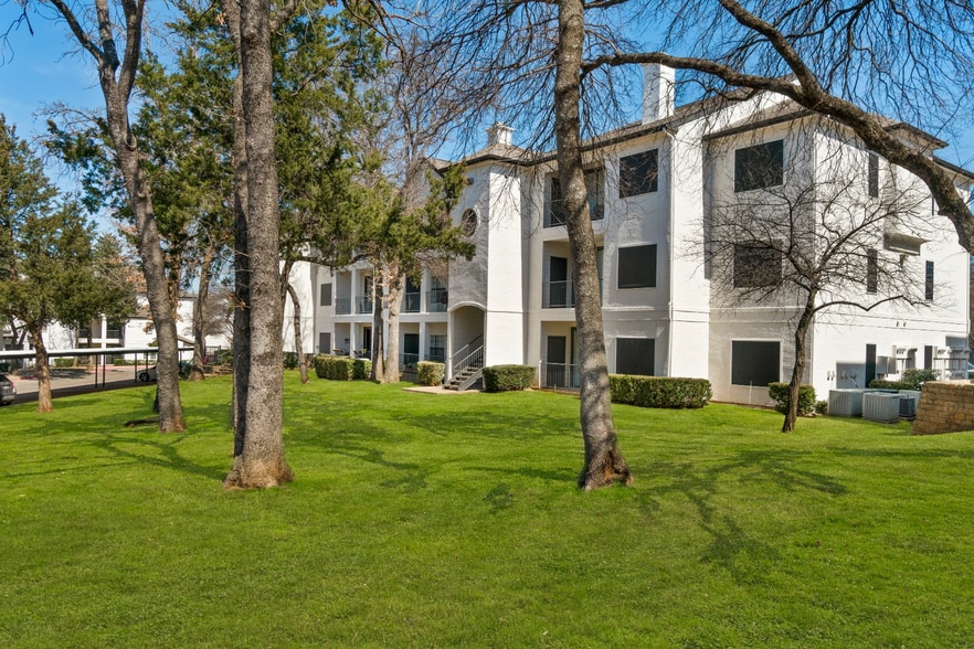 Interior Photo - Arboretum at Lewisville