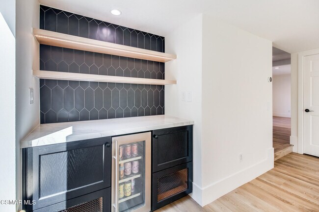 Building Photo - 6823 Castle Peak Dr