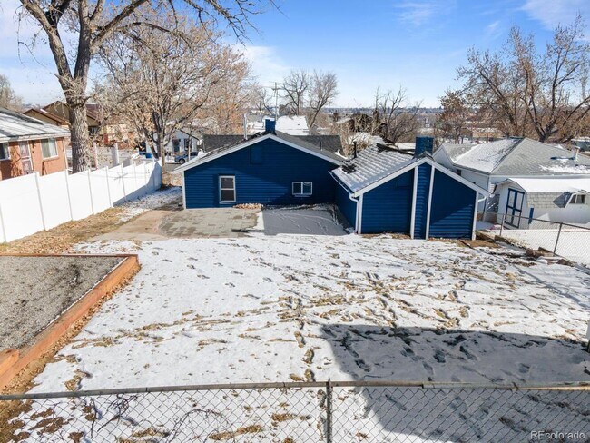 Building Photo - For Rent – Renovated 3 Bedroom Bungalow in Englewood