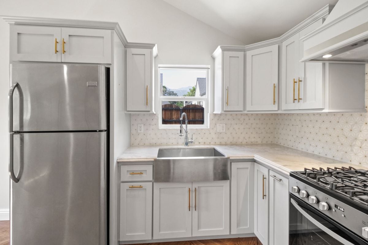 Building Photo - 2682 E Villa St