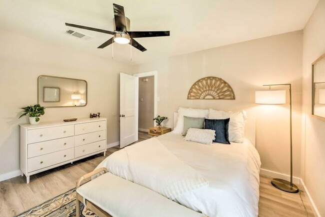 Building Photo - 6204 Wagon Bend