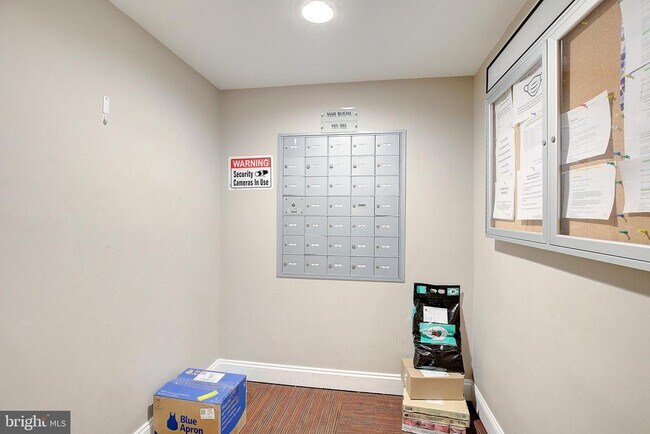 Building Photo - 738 Longfellow St NW