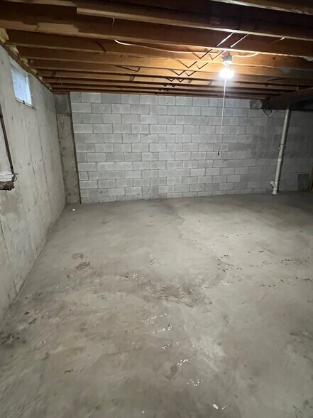 Building Photo - 782 Allenview Dr