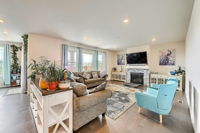 Building Photo - 15895 Red Bud Dr