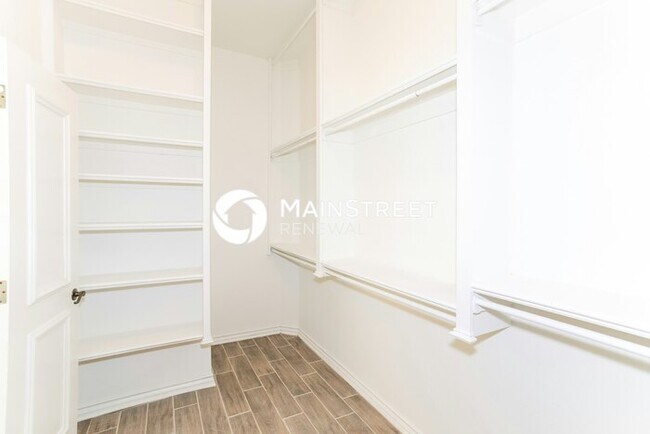 Building Photo - 4 Bedroom Pet-Friendly Home in Edmond, OK with Main Street Renewal